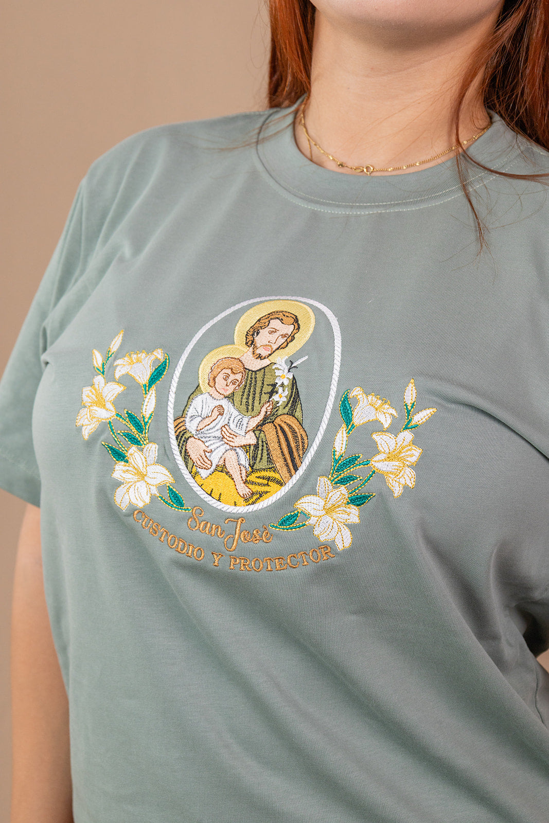 CAMISETA BORDADA: SAN JOSE verde seco