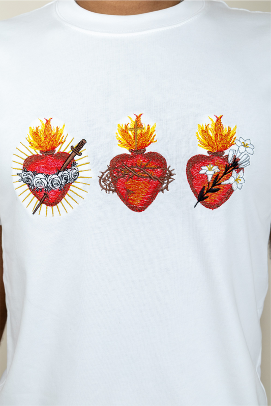 CAMISETA BORDADA: TRES CORAZONES SAGRADOS