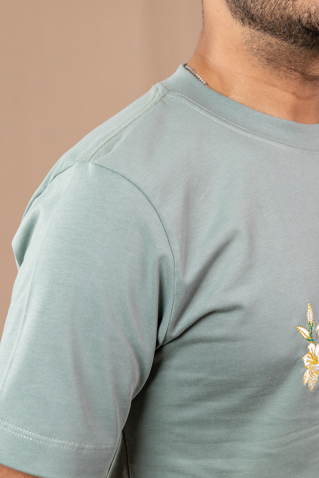 CAMISETA BORDADA:  SAN JOSE verde seco