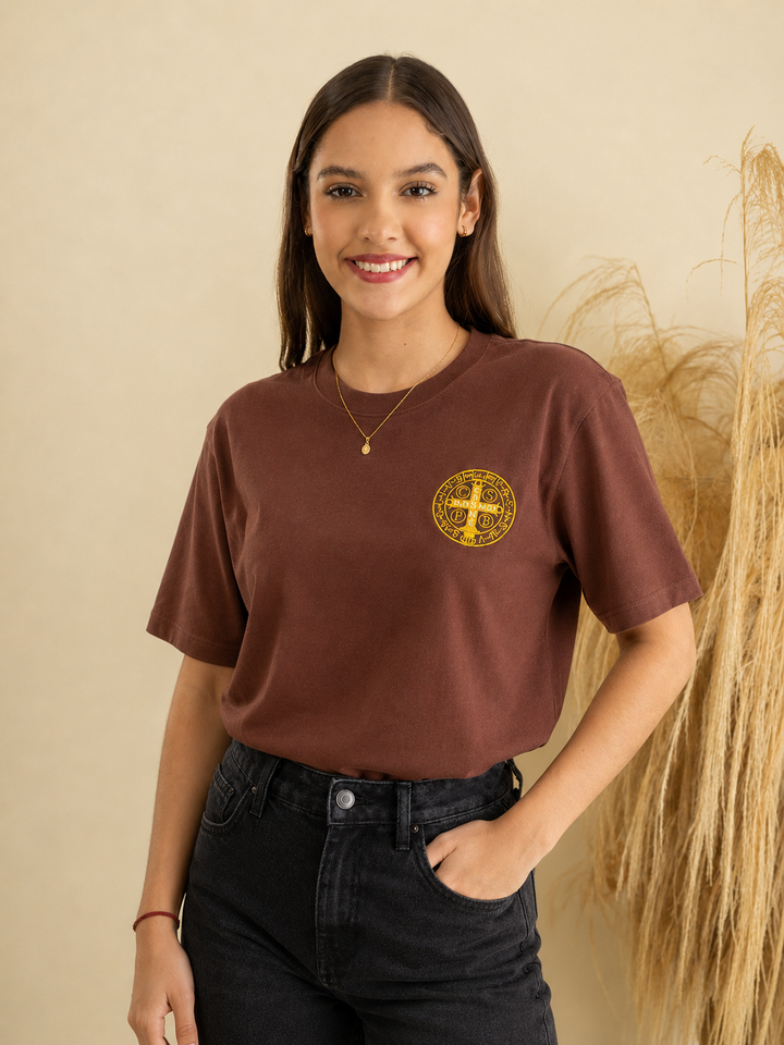 CAMISETA BORDADA MEDALLA SAN BENITO