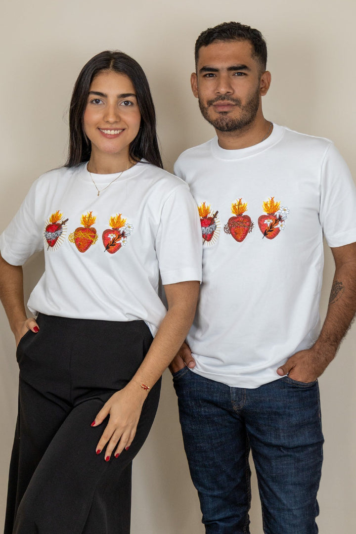 CAMISETA BORDADA:  TRES CORAZONES SAGRADOS