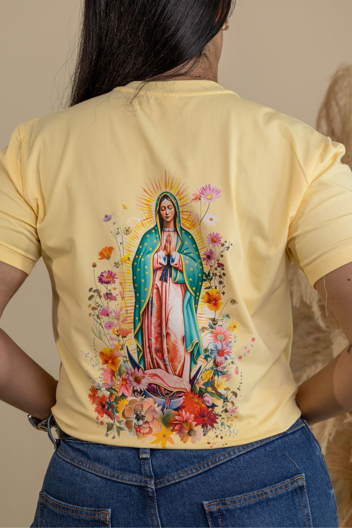 CAMISETA GUADALUPE FLORAL (Amarillo)