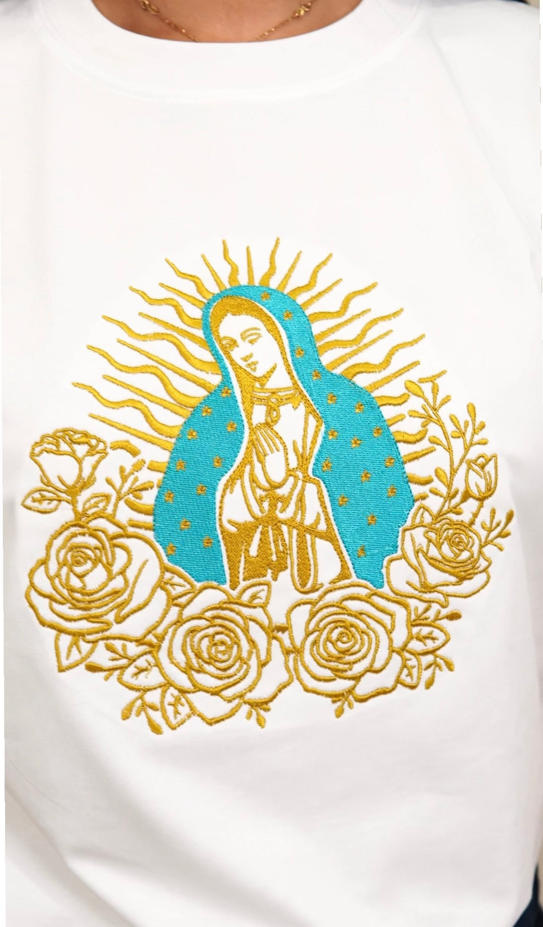 CAMISETA BORDADA: VIRGEN DE GUADALUPE